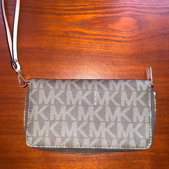 Michael Kors Wallet - Picture 3 of 4